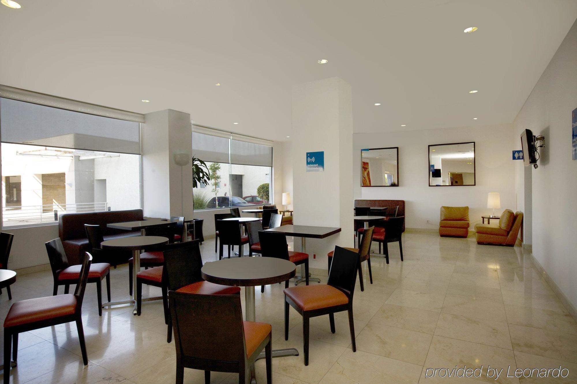 One Aguascalientes Sur Hotel Restoran gambar