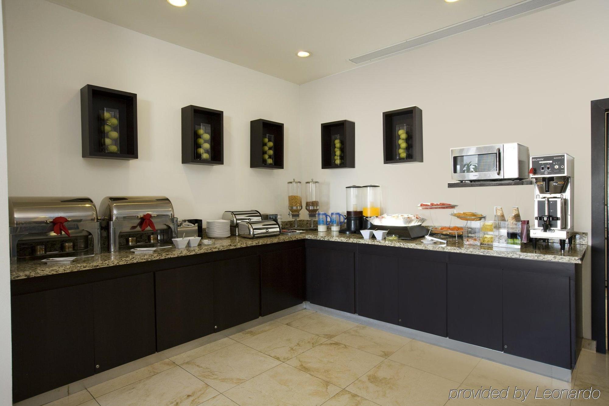 One Aguascalientes Sur Hotel Restoran gambar