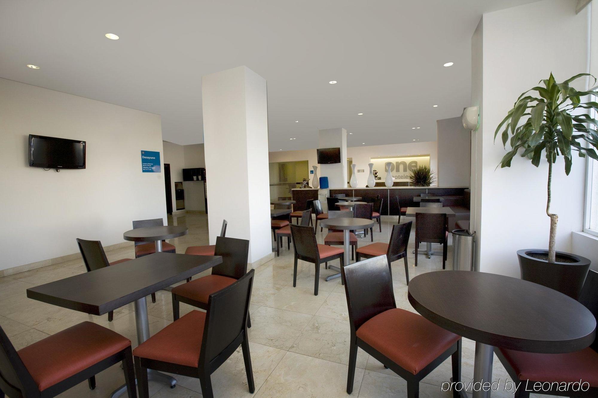 One Aguascalientes Sur Hotel Restoran gambar