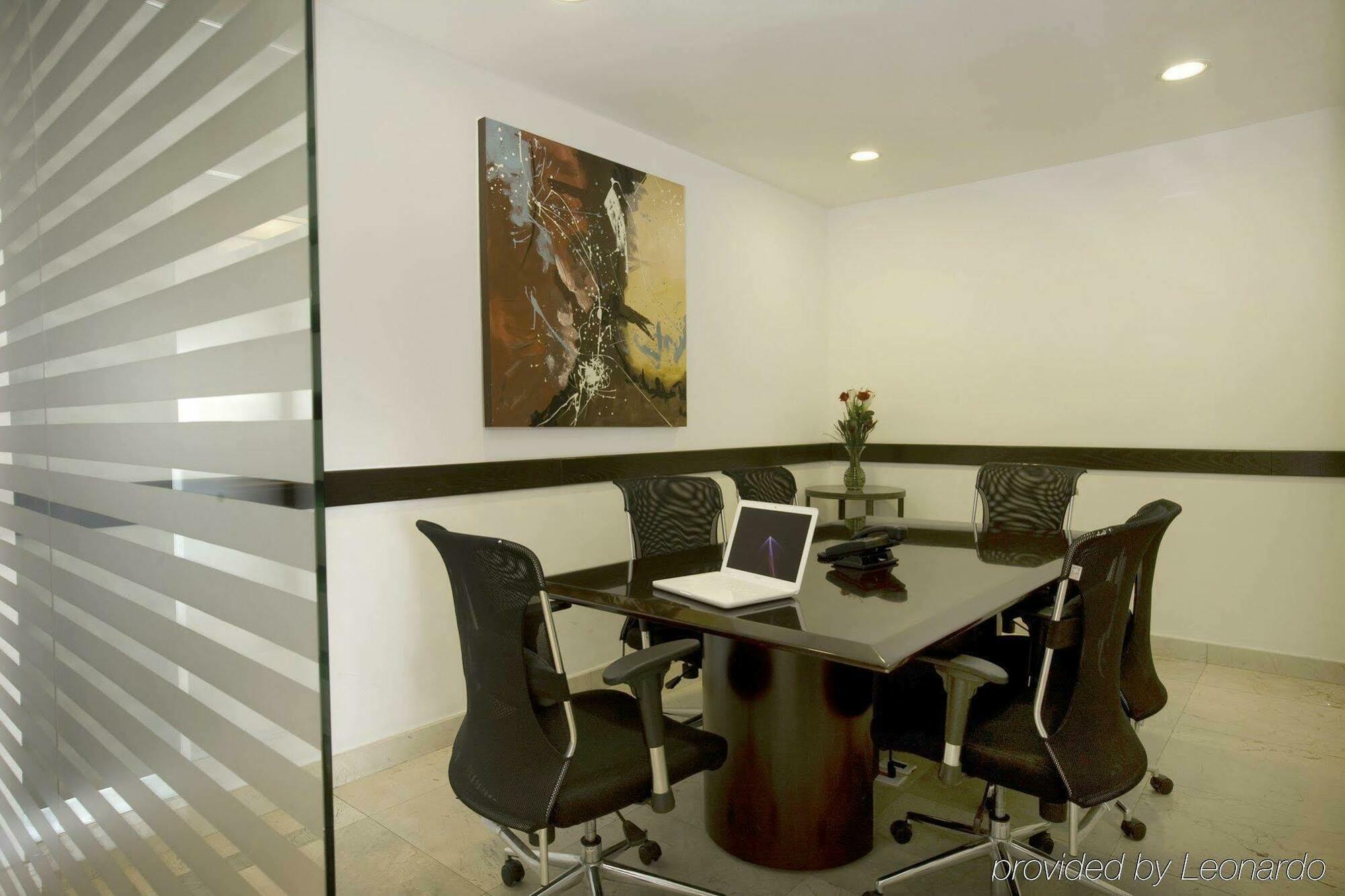 One Aguascalientes Sur Hotel Kemudahan gambar